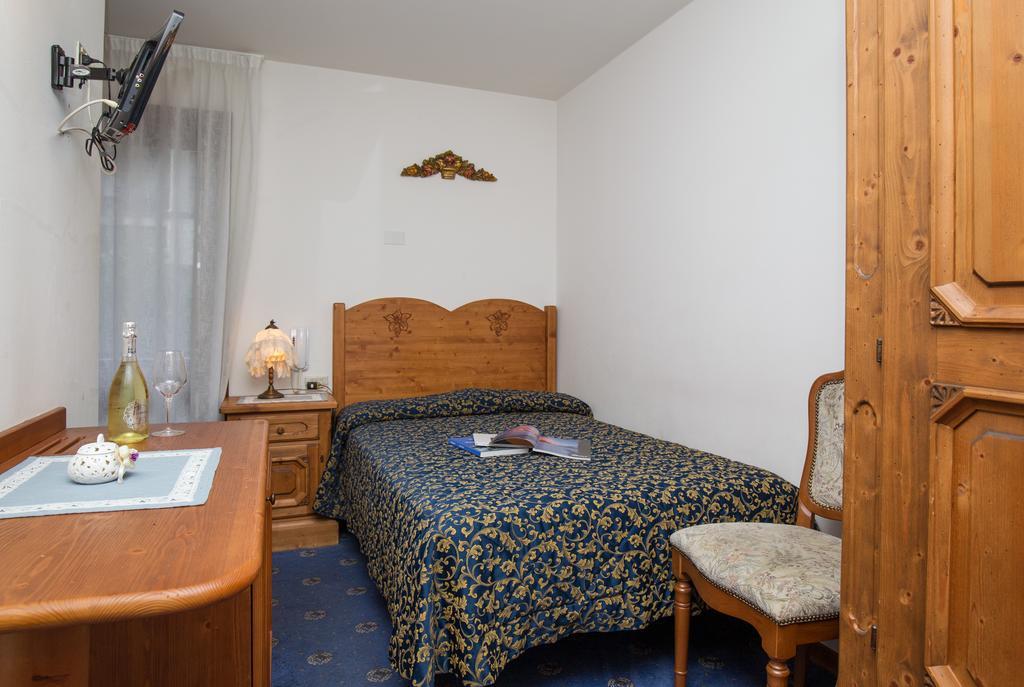 Villa Elena B&B Hotel Сан Мартино ди Кастроза Екстериор снимка