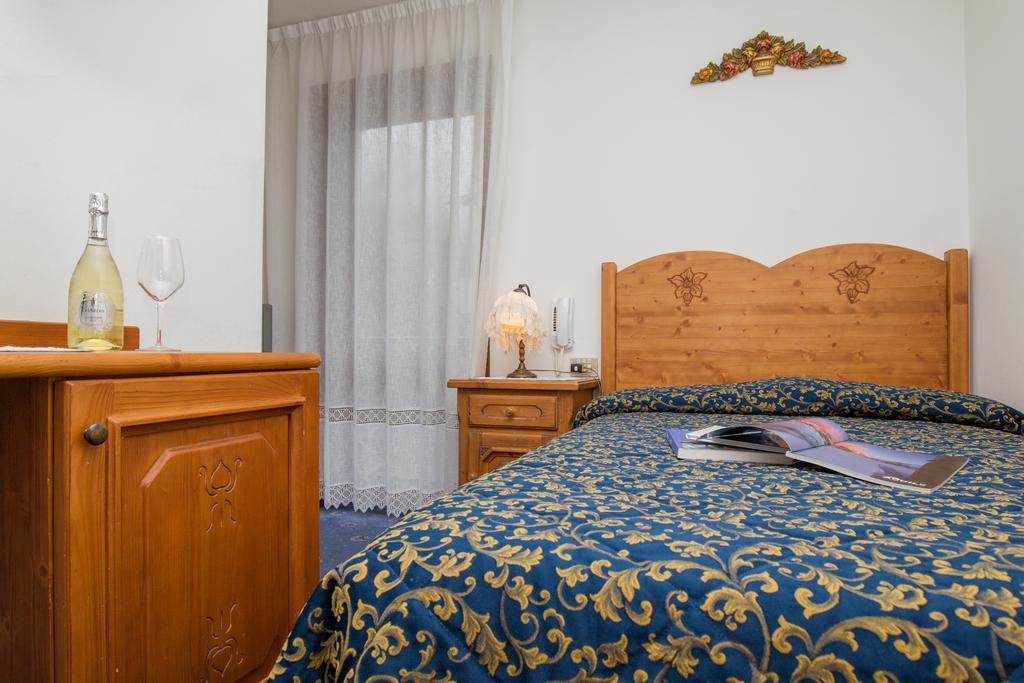 Villa Elena B&B Hotel Сан Мартино ди Кастроза Екстериор снимка